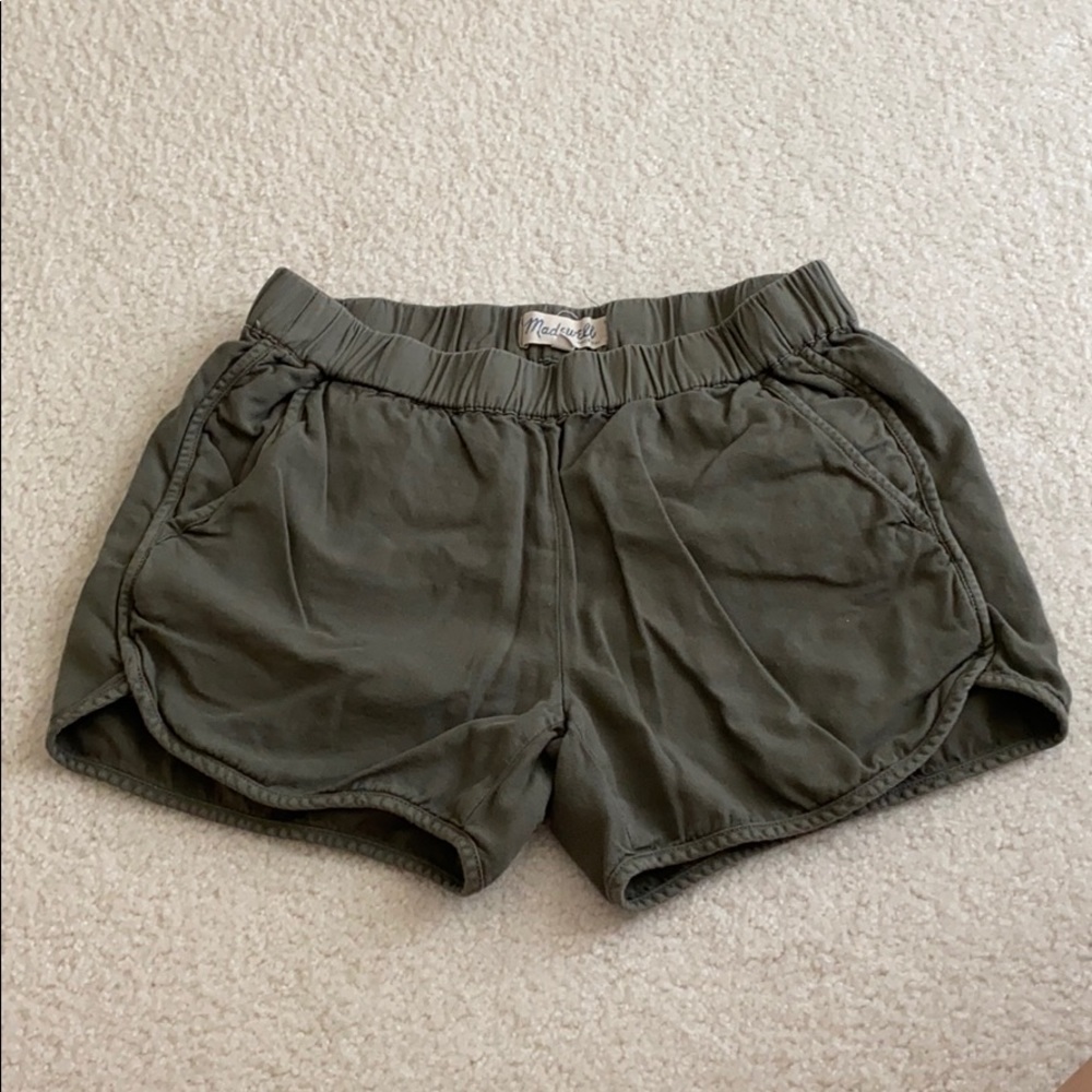 ⭐️Madewell olive pull on shorts